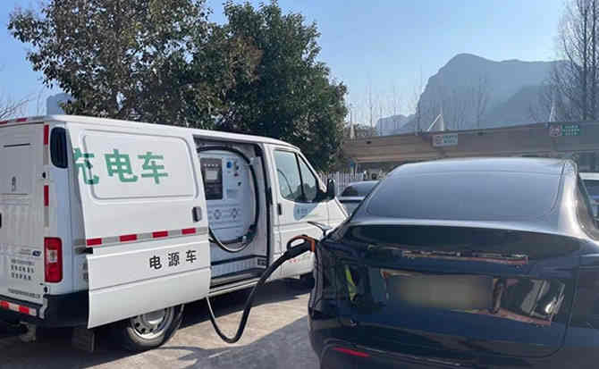 中阳汽车搭电